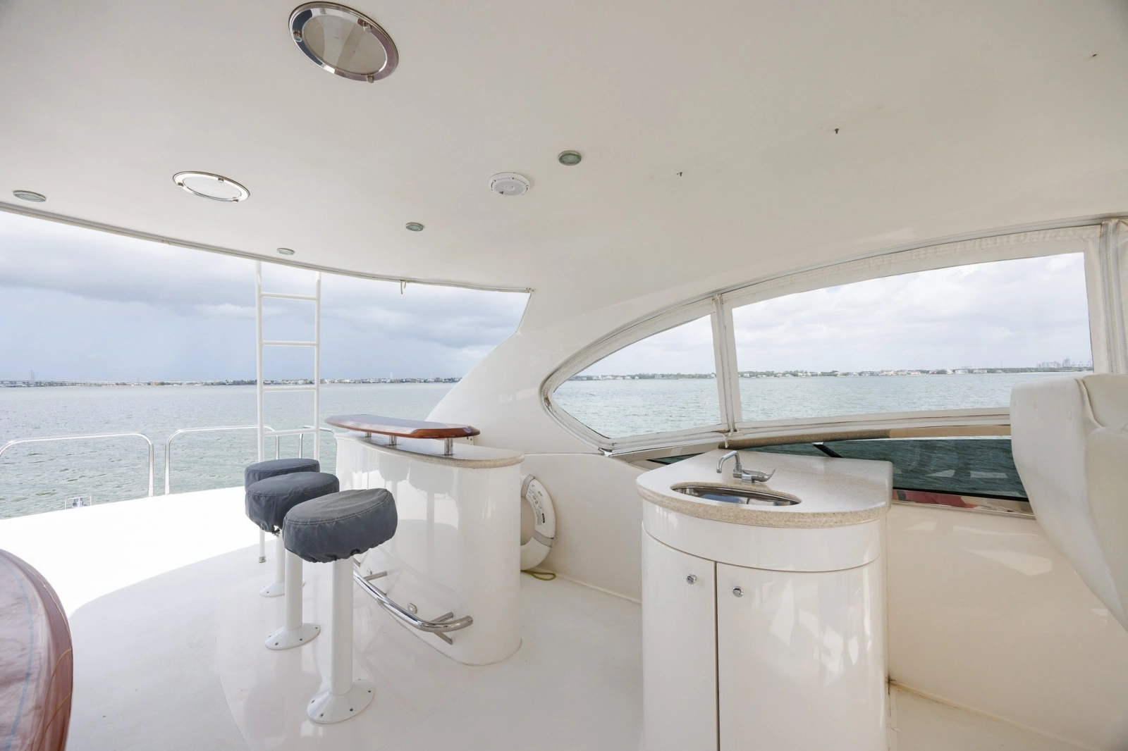 2007 Lazzara Yachts 74 MOTOR YACHT