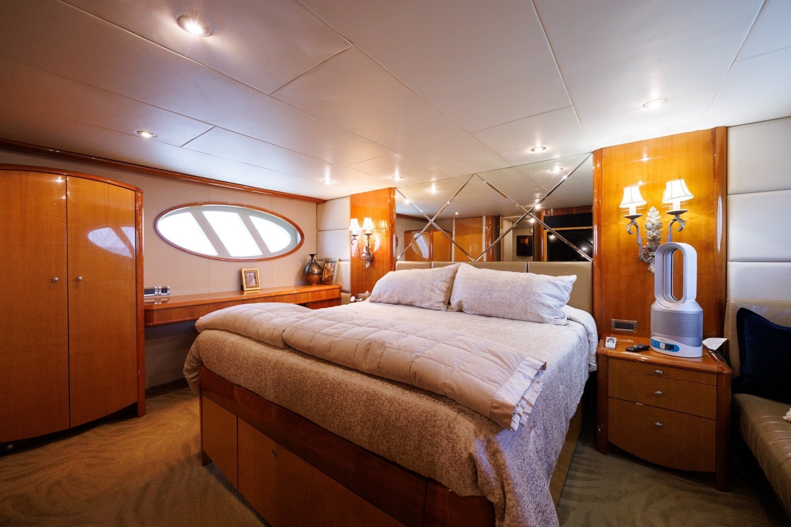 2007 Lazzara Yachts 74 MOTOR YACHT
