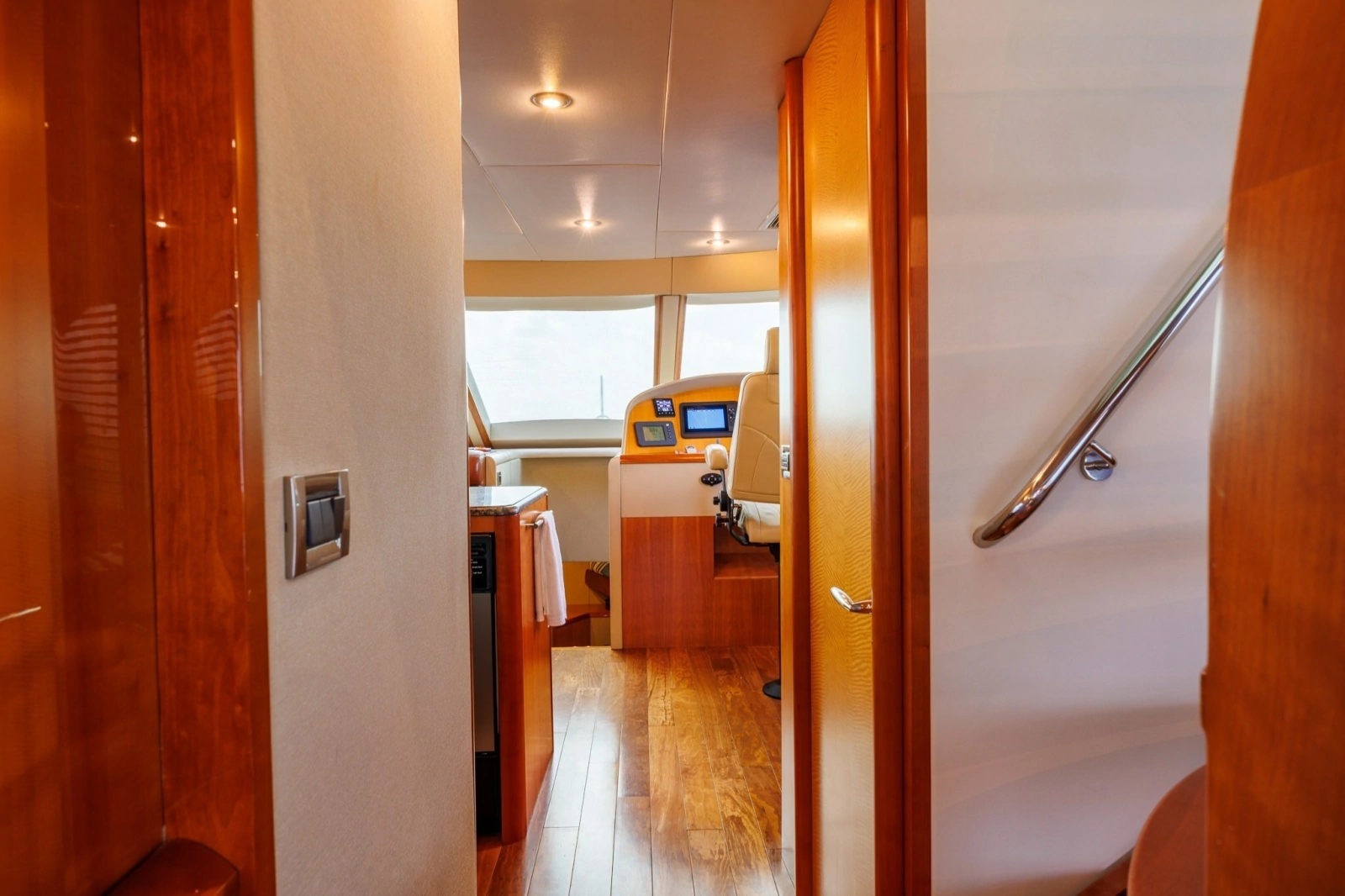 2007 Lazzara Yachts 74 MOTOR YACHT