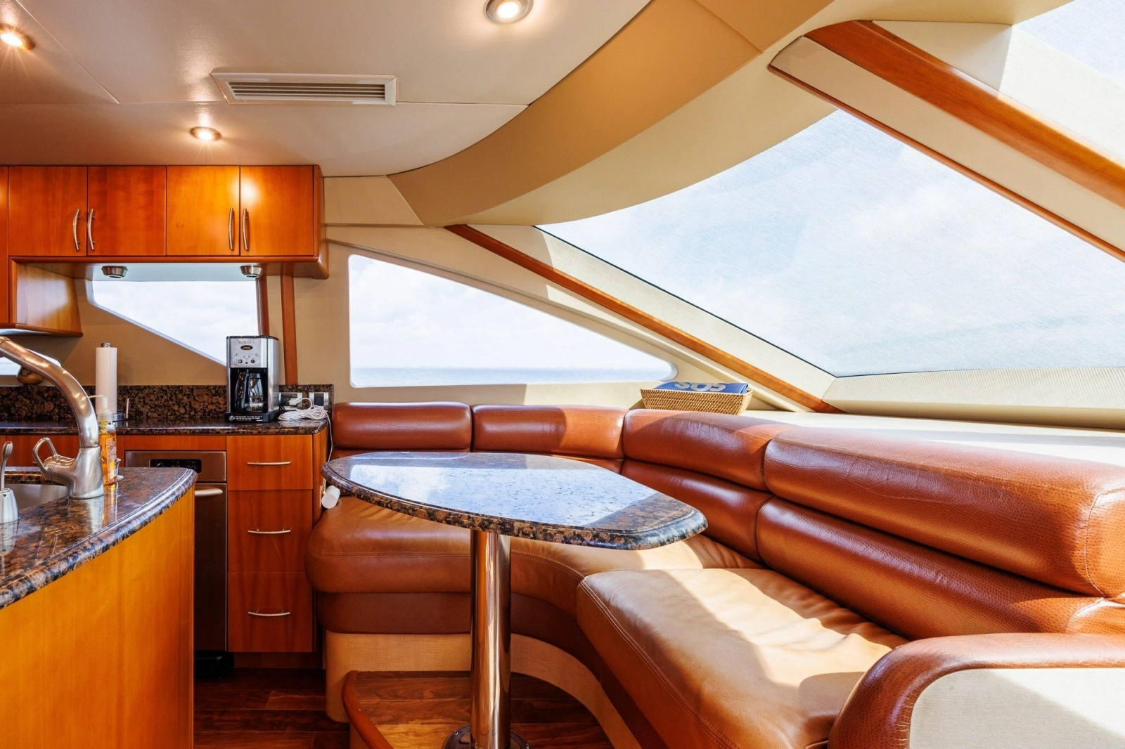 2007 Lazzara Yachts 74 MOTOR YACHT
