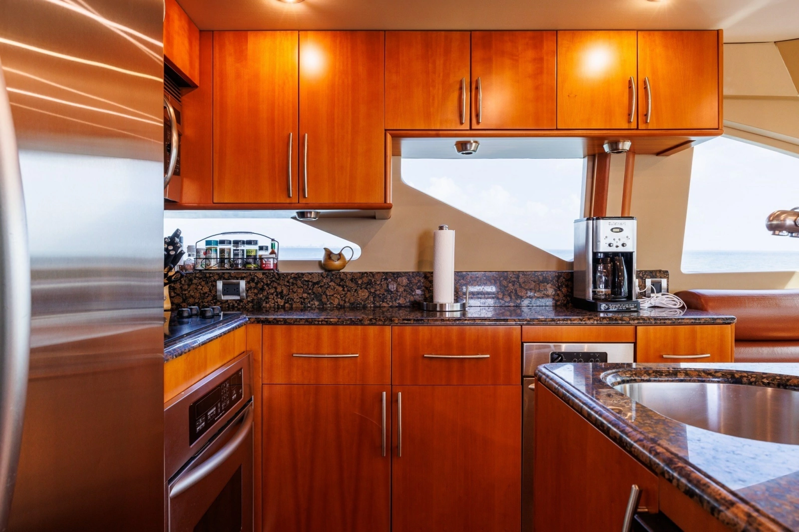 2007 Lazzara Yachts 74 MOTOR YACHT