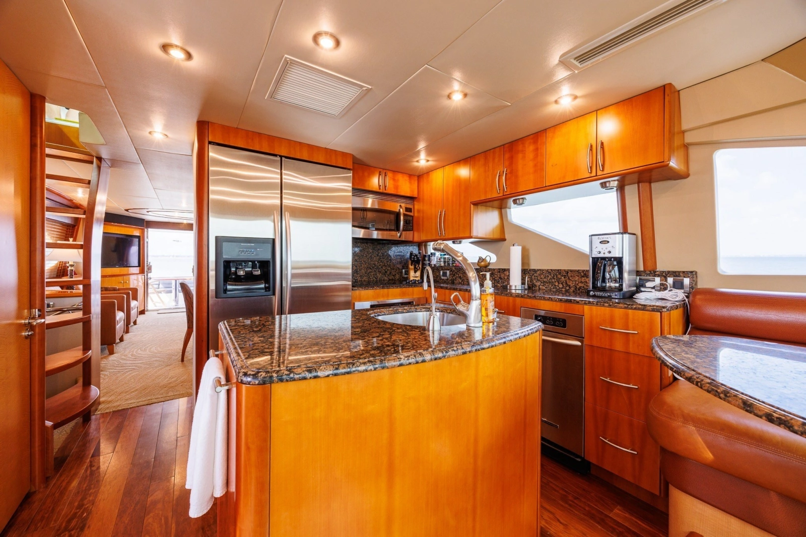 2007 Lazzara Yachts 74 MOTOR YACHT