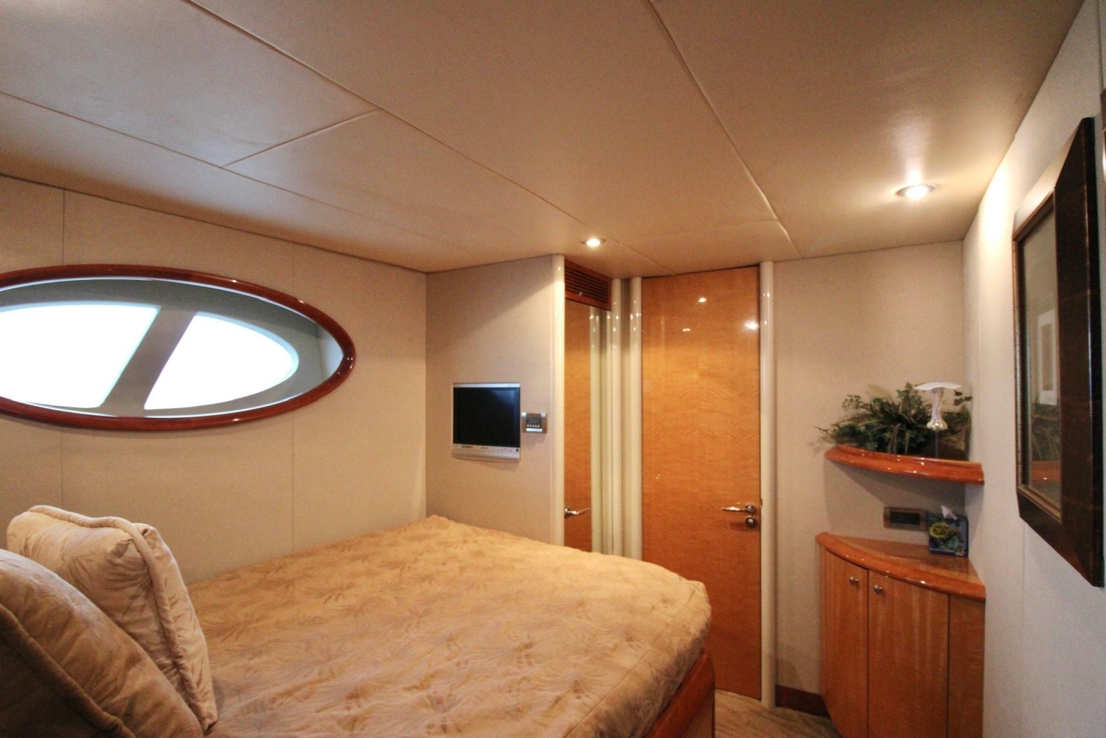 2007 Lazzara Yachts 74 MOTOR YACHT