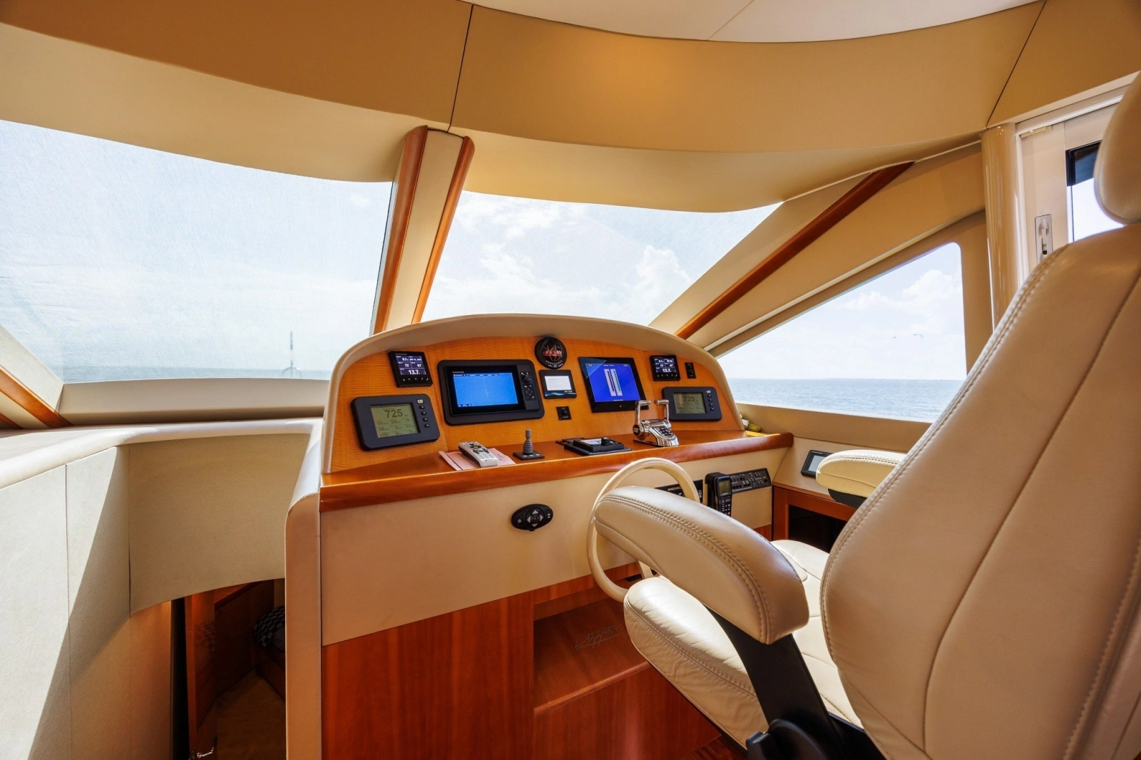 2007 Lazzara Yachts 74 MOTOR YACHT