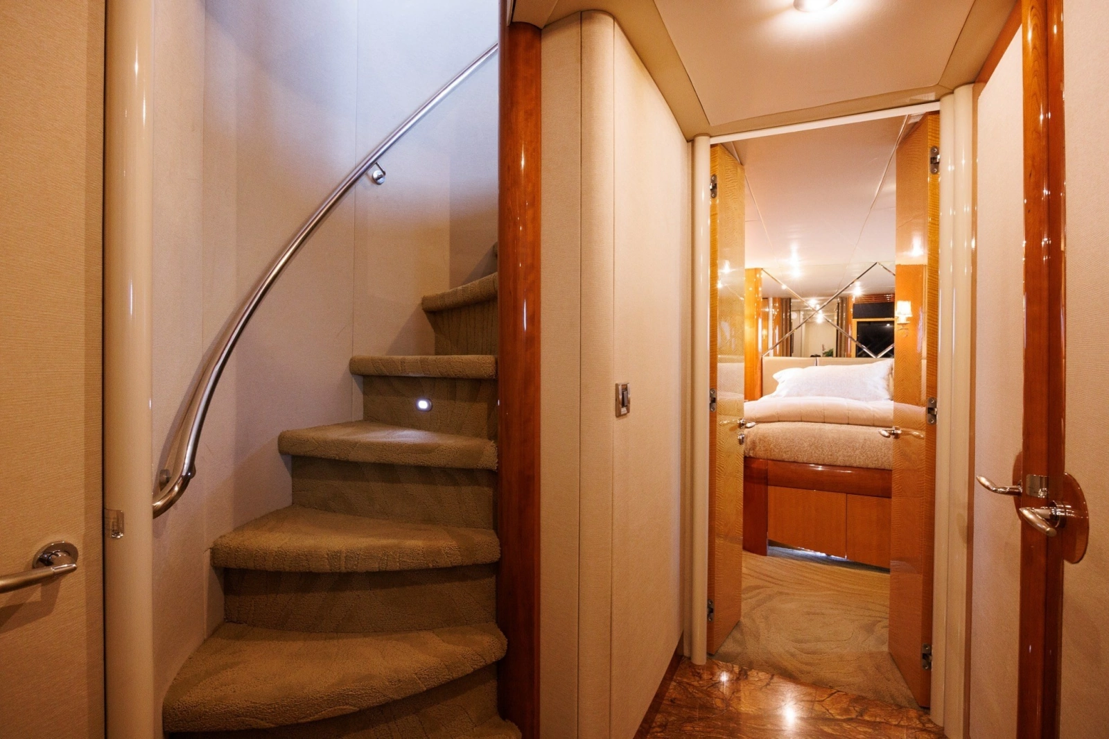 2007 Lazzara Yachts 74 MOTOR YACHT