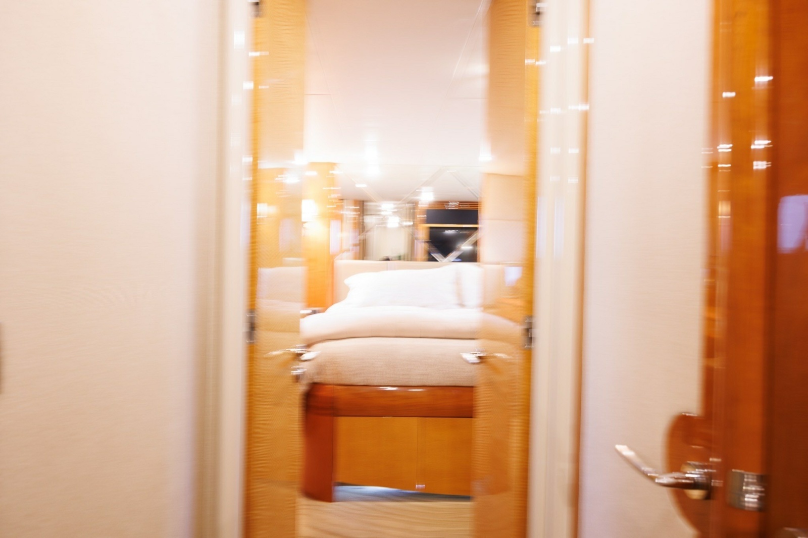 2007 Lazzara Yachts 74 MOTOR YACHT