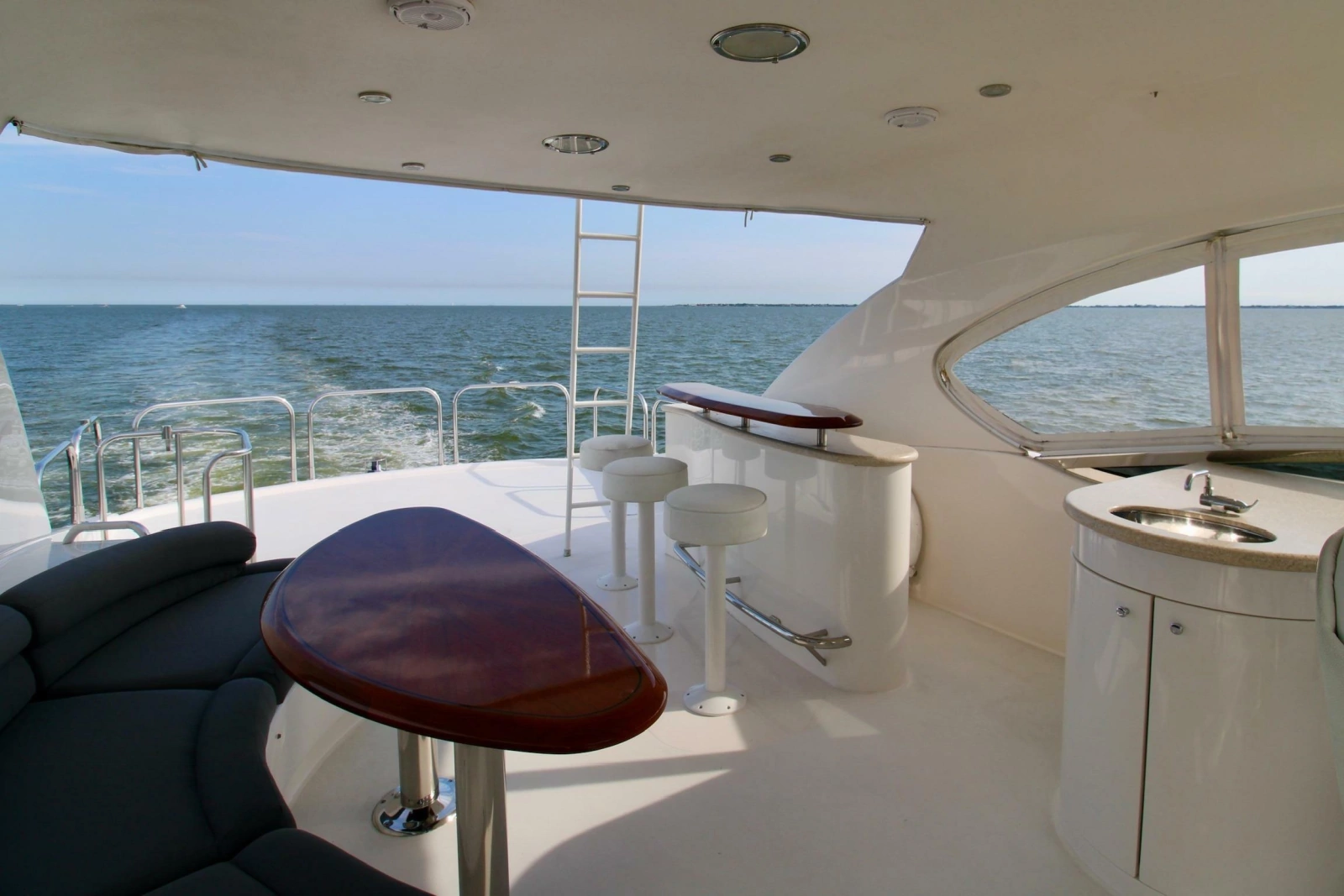 2007 Lazzara Yachts 74 MOTOR YACHT