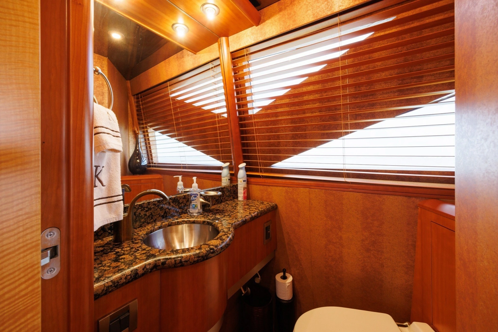 2007 Lazzara Yachts 74 MOTOR YACHT