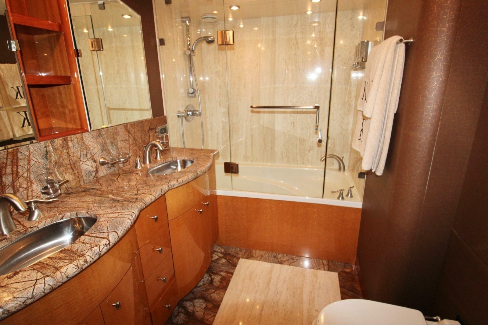 2007 Lazzara Yachts 74 MOTOR YACHT