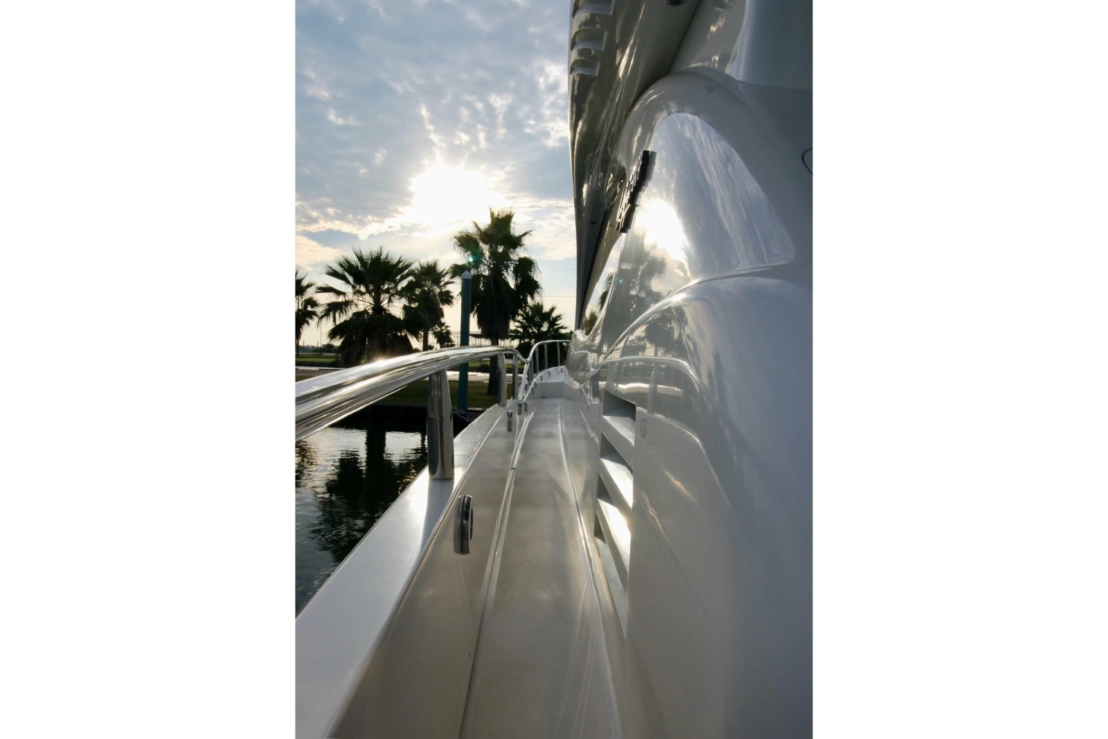 2007 Lazzara Yachts 74 MOTOR YACHT