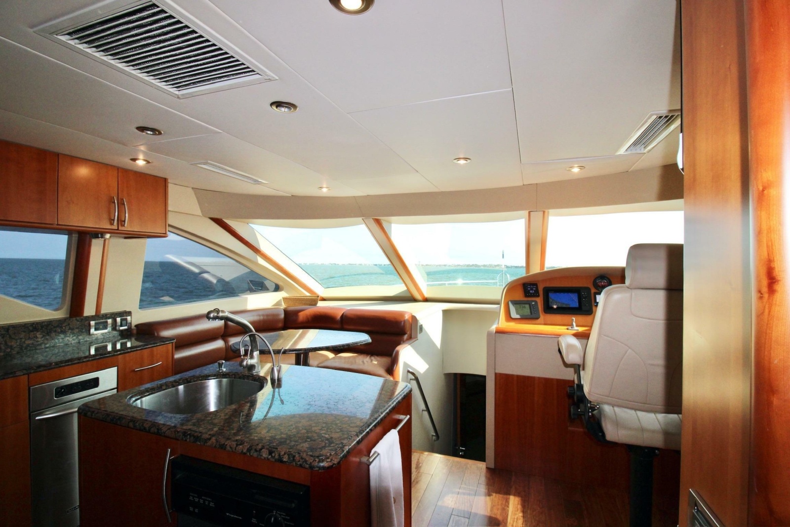 2007 Lazzara Yachts 74 MOTOR YACHT