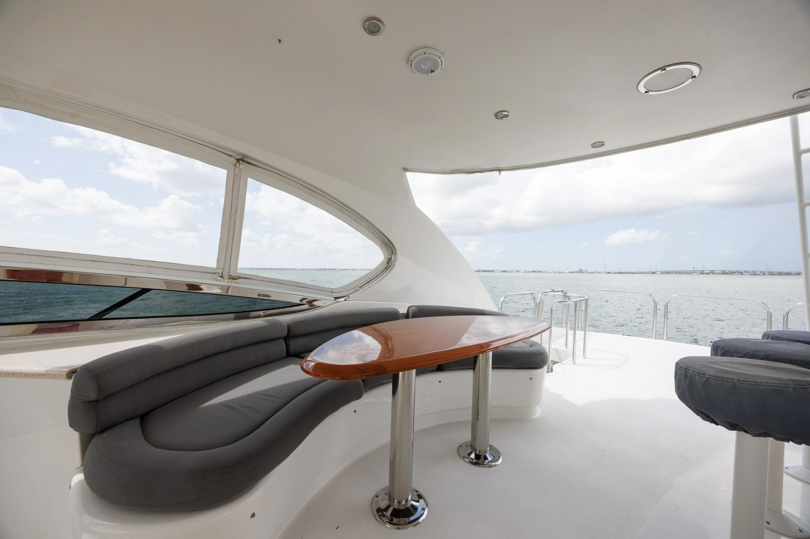 2007 Lazzara Yachts 74 MOTOR YACHT