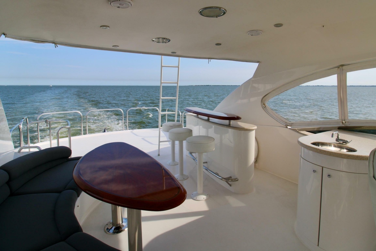 2007 Lazzara Yachts 74 MOTOR YACHT