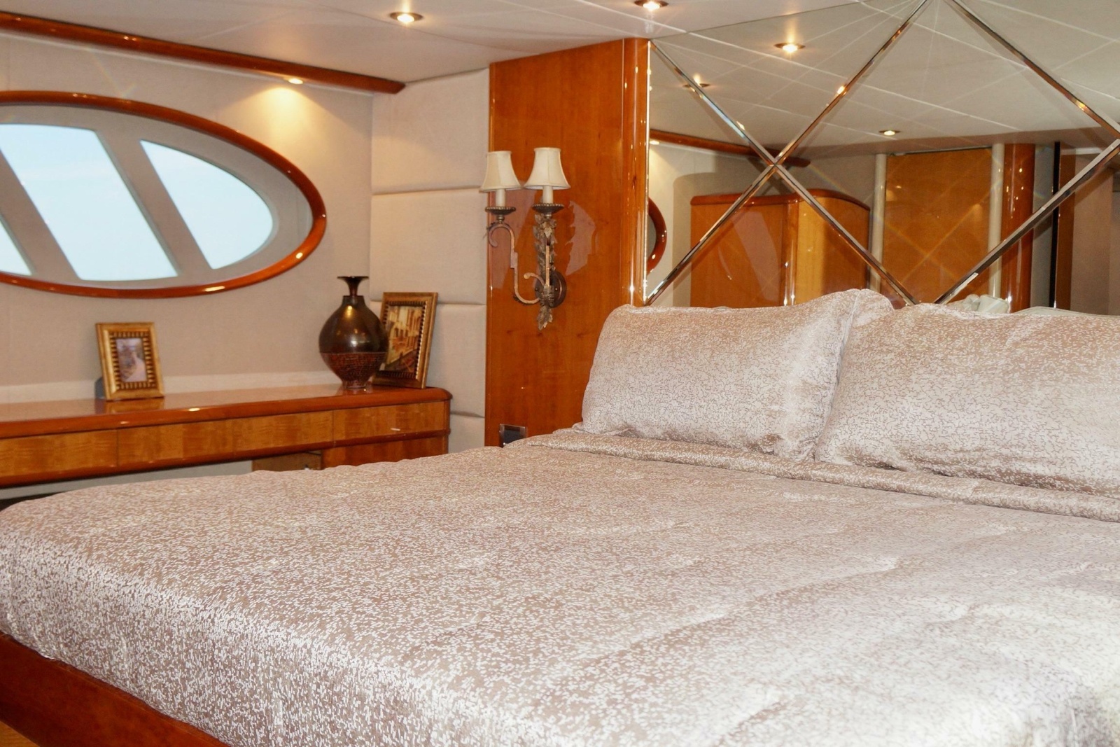 2007 Lazzara Yachts 74 MOTOR YACHT