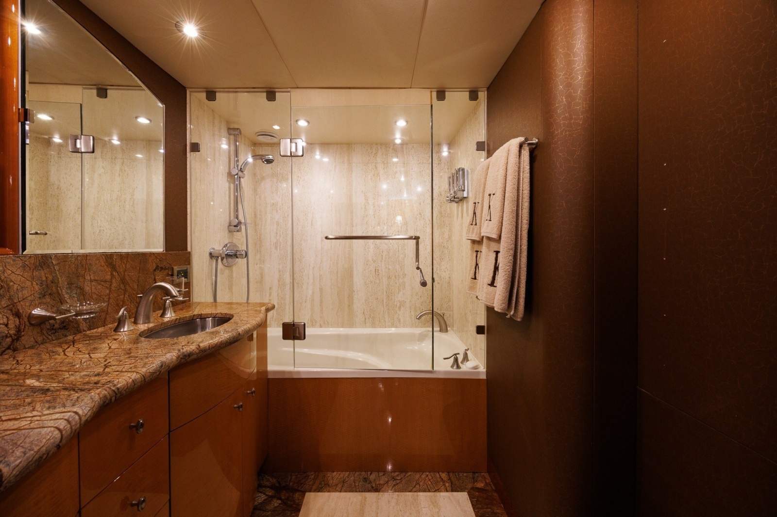 2007 Lazzara Yachts 74 MOTOR YACHT