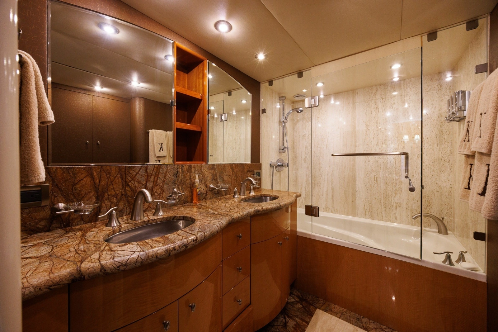 2007 Lazzara Yachts 74 MOTOR YACHT
