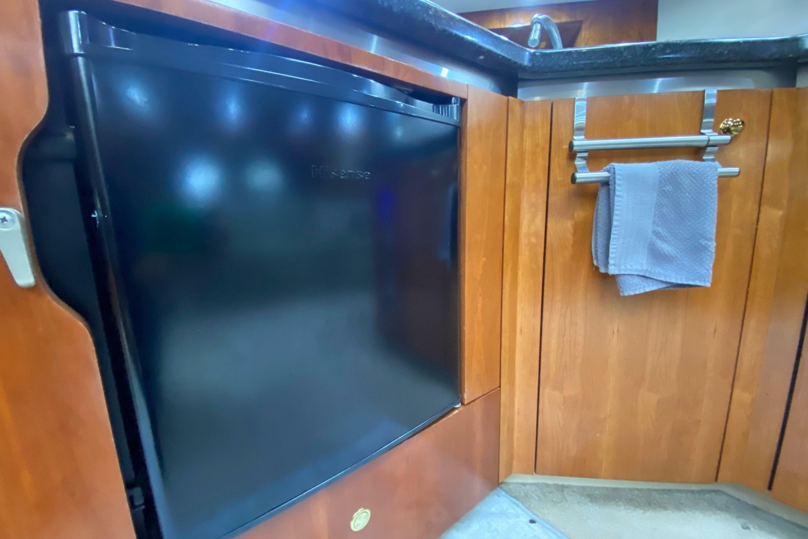 2006 Cruisers Yachts 520 Express