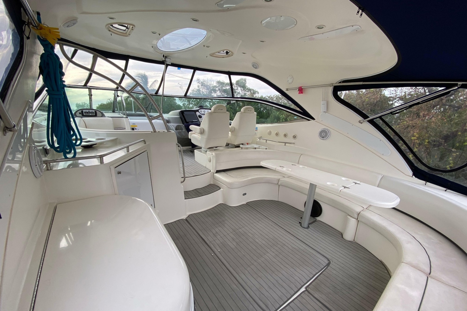 2006 Cruisers Yachts 520 Express