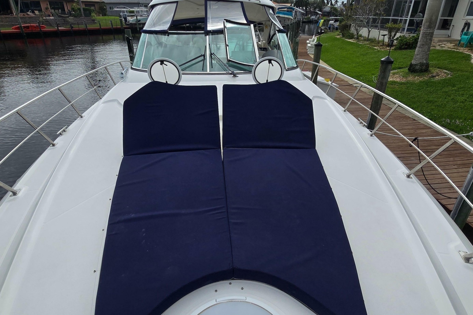 2006 Cruisers Yachts 520 Express