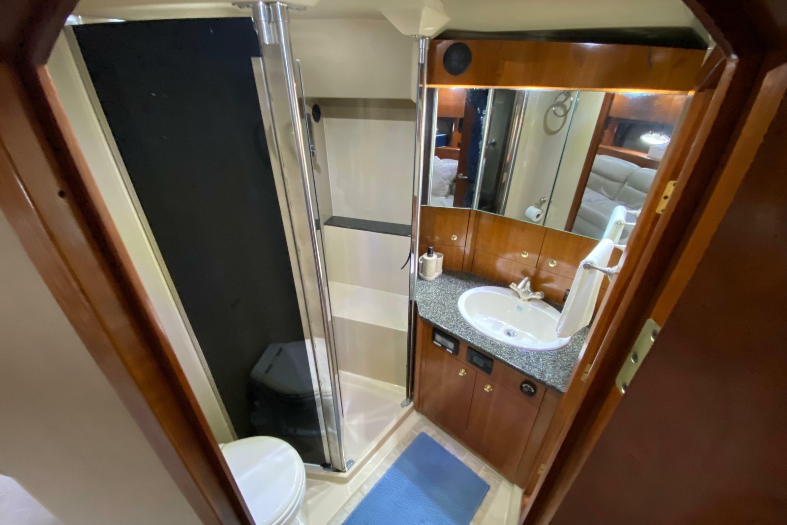 2006 Cruisers Yachts 520 Express