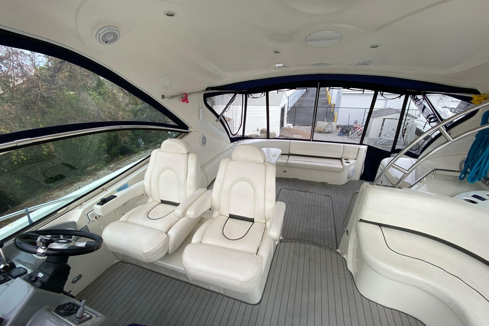 2006 Cruisers Yachts 520 Express