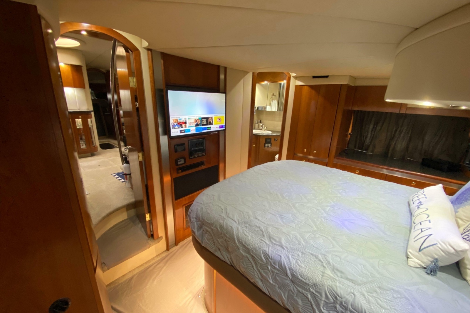 2006 Cruisers Yachts 520 Express