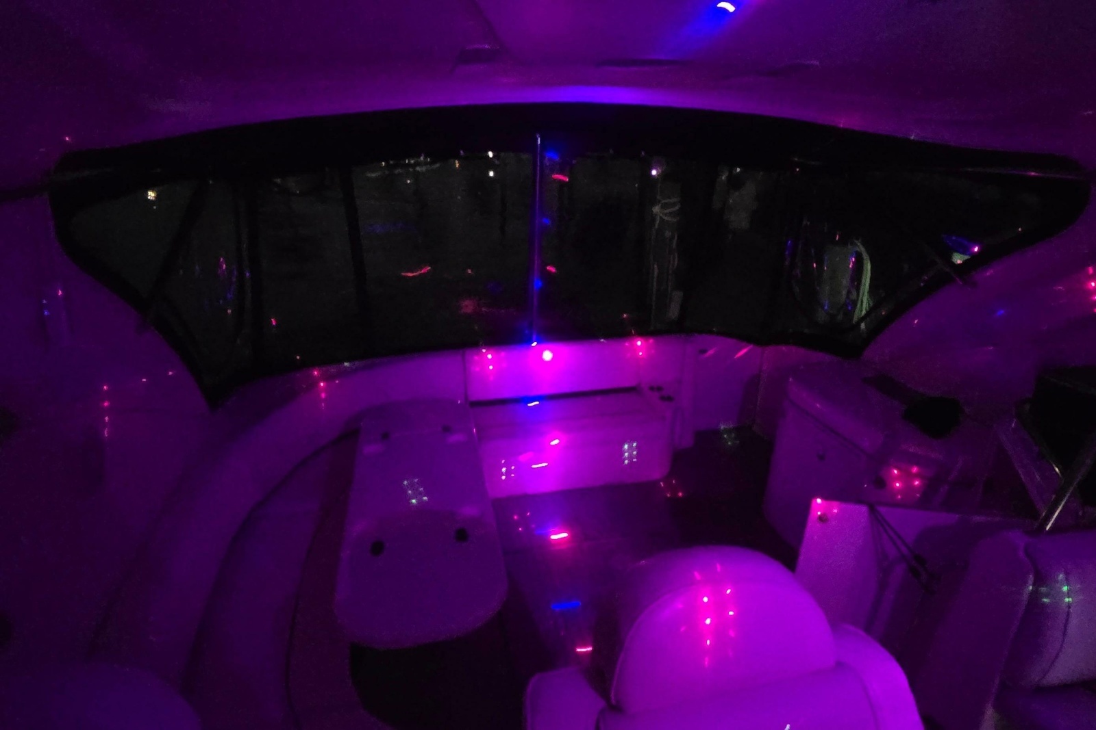 2006 Cruisers Yachts 520 Express