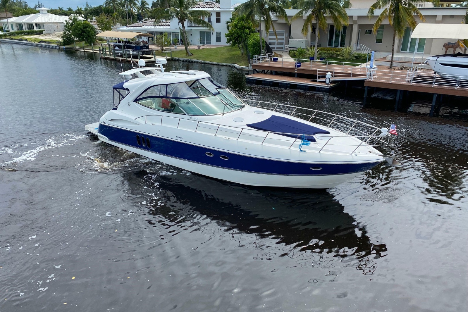 2006 Cruisers Yachts 520 Express