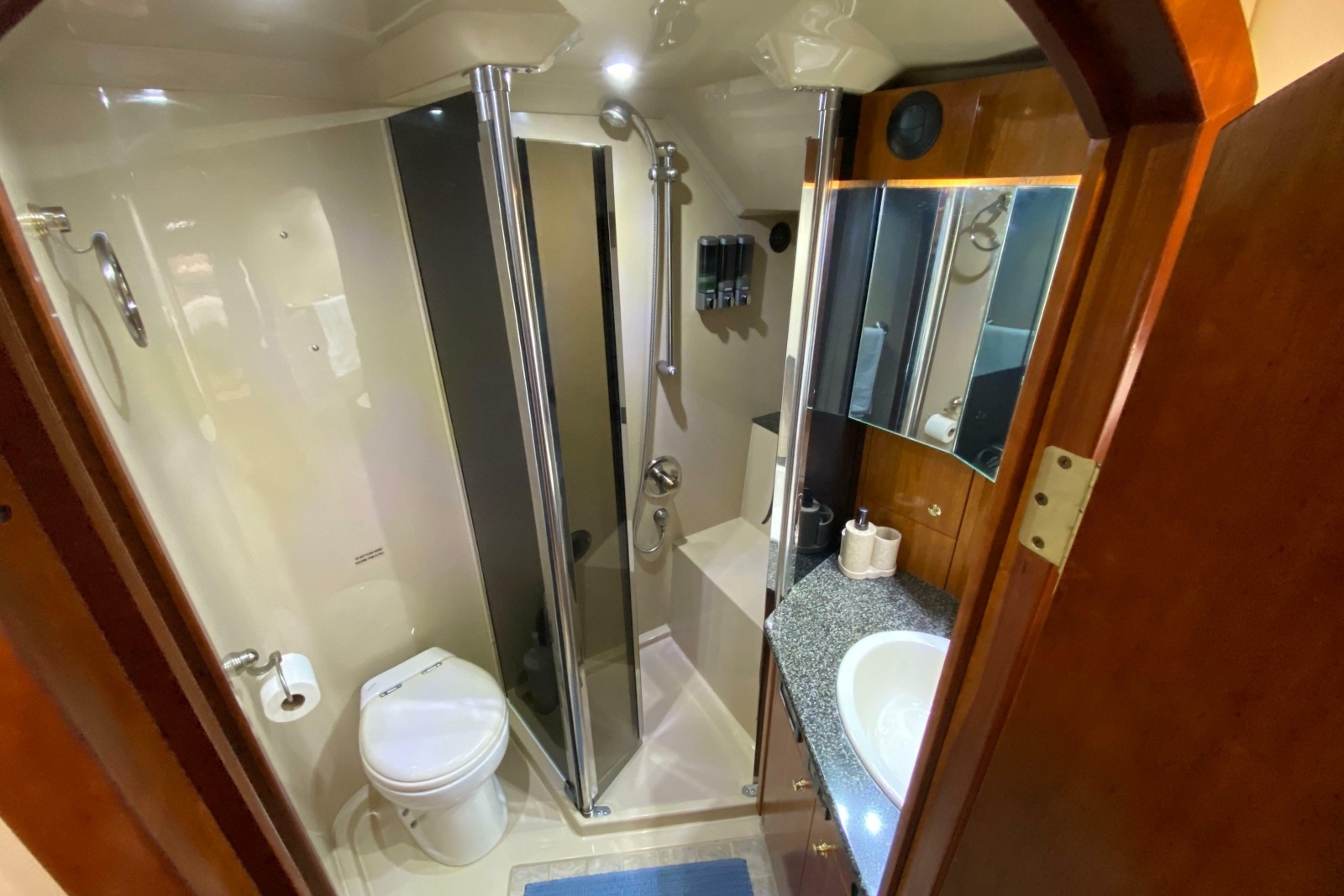 2006 Cruisers Yachts 520 Express