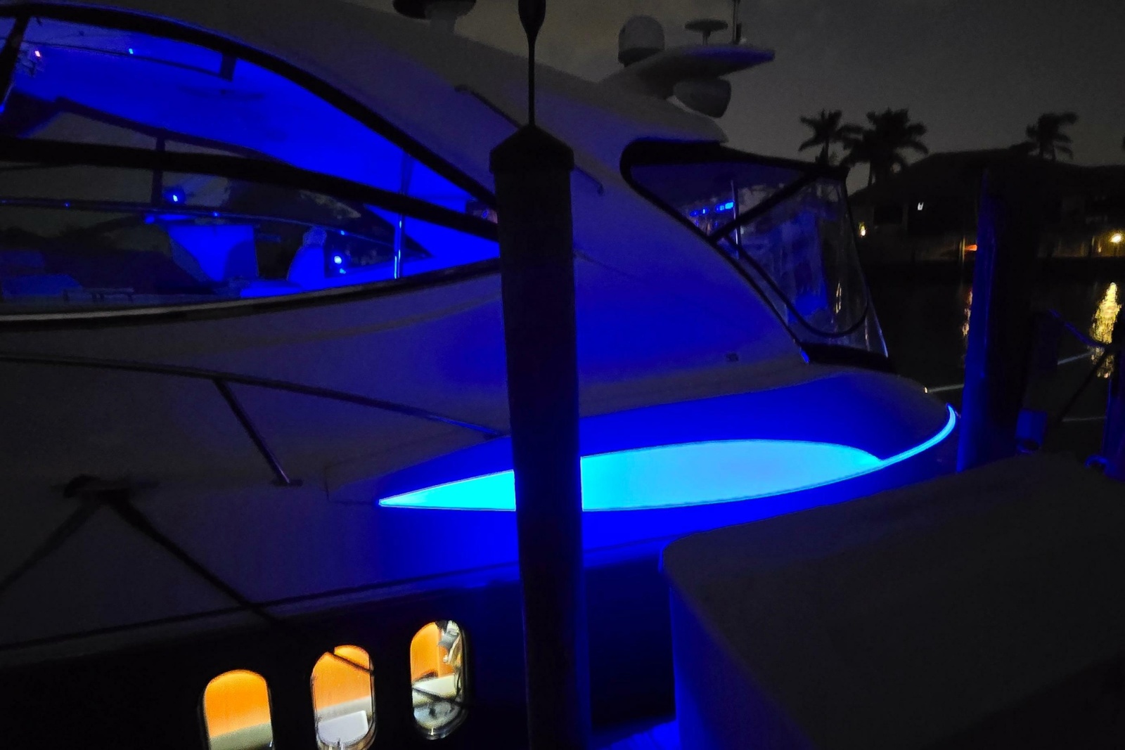 2006 Cruisers Yachts 520 Express
