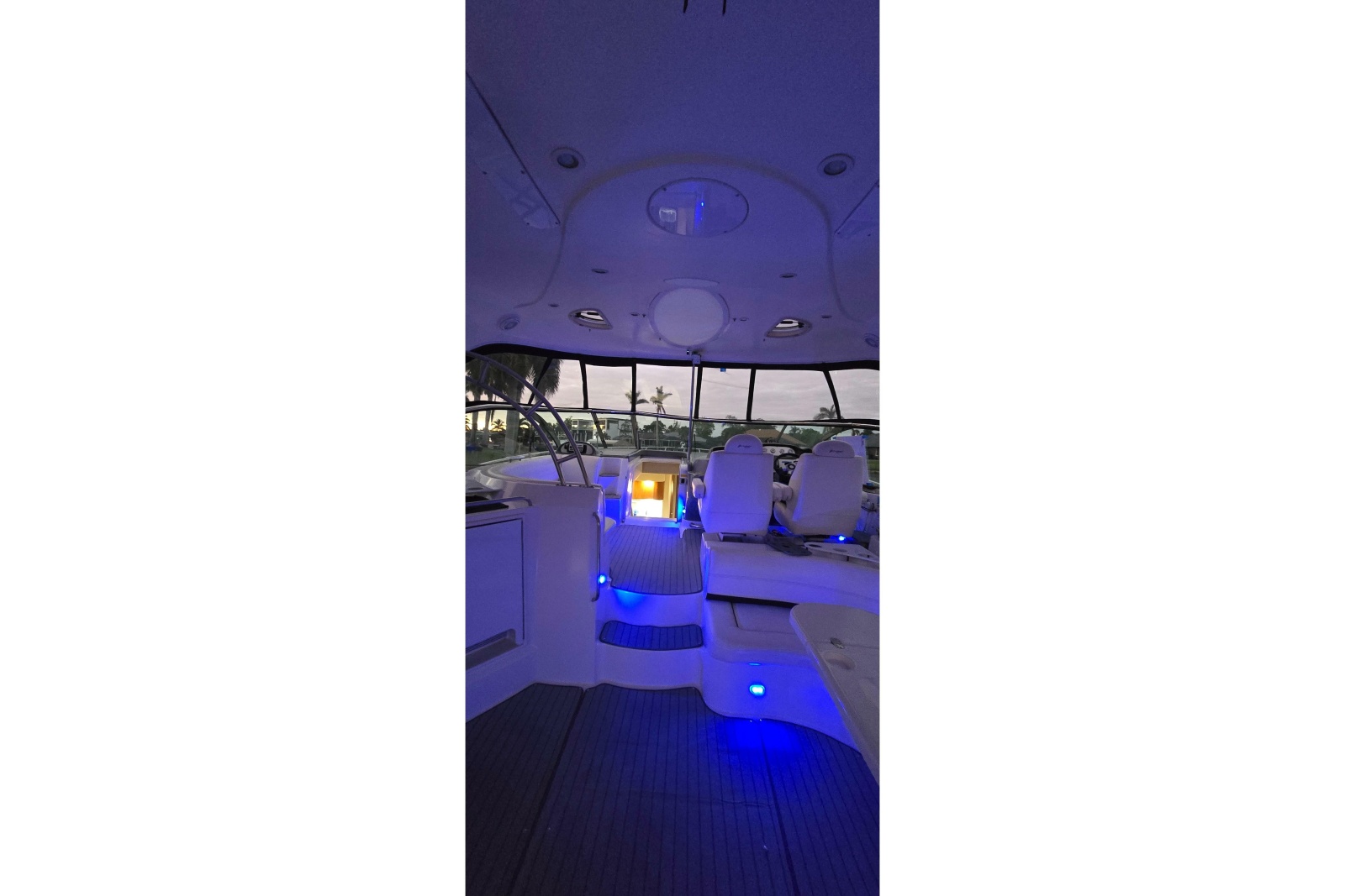2006 Cruisers Yachts 520 Express