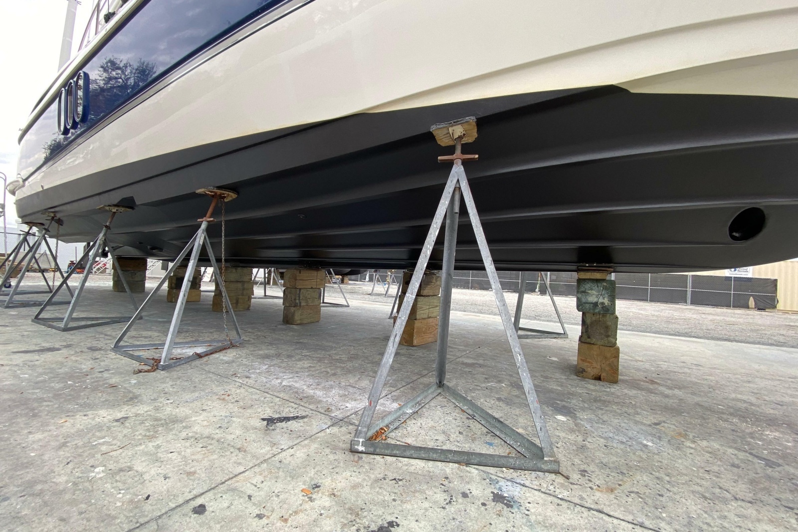2006 Cruisers Yachts 520 Express
