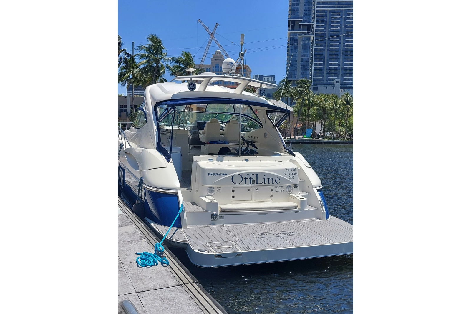 2006 Cruisers Yachts 520 Express