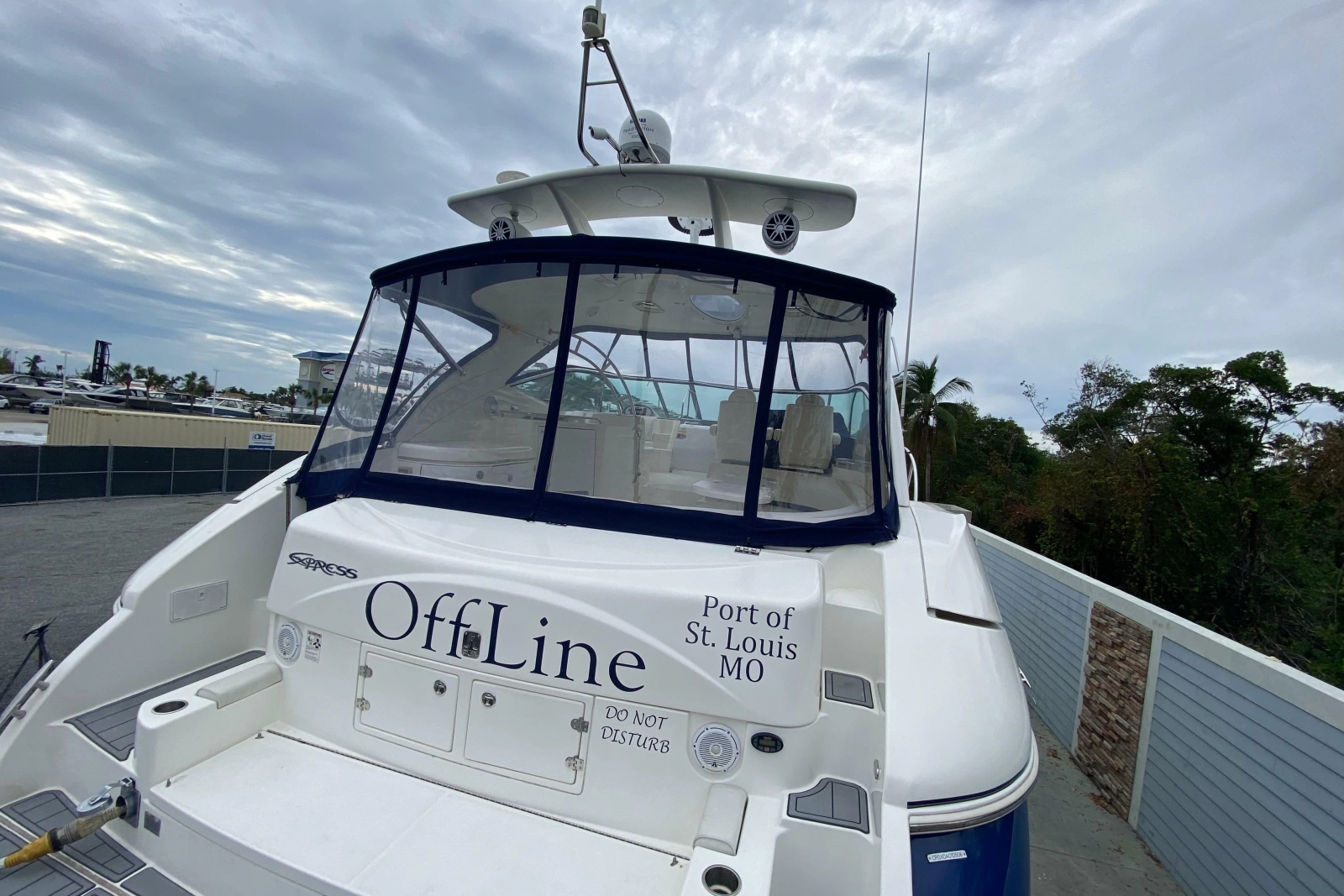 2006 Cruisers Yachts 520 Express