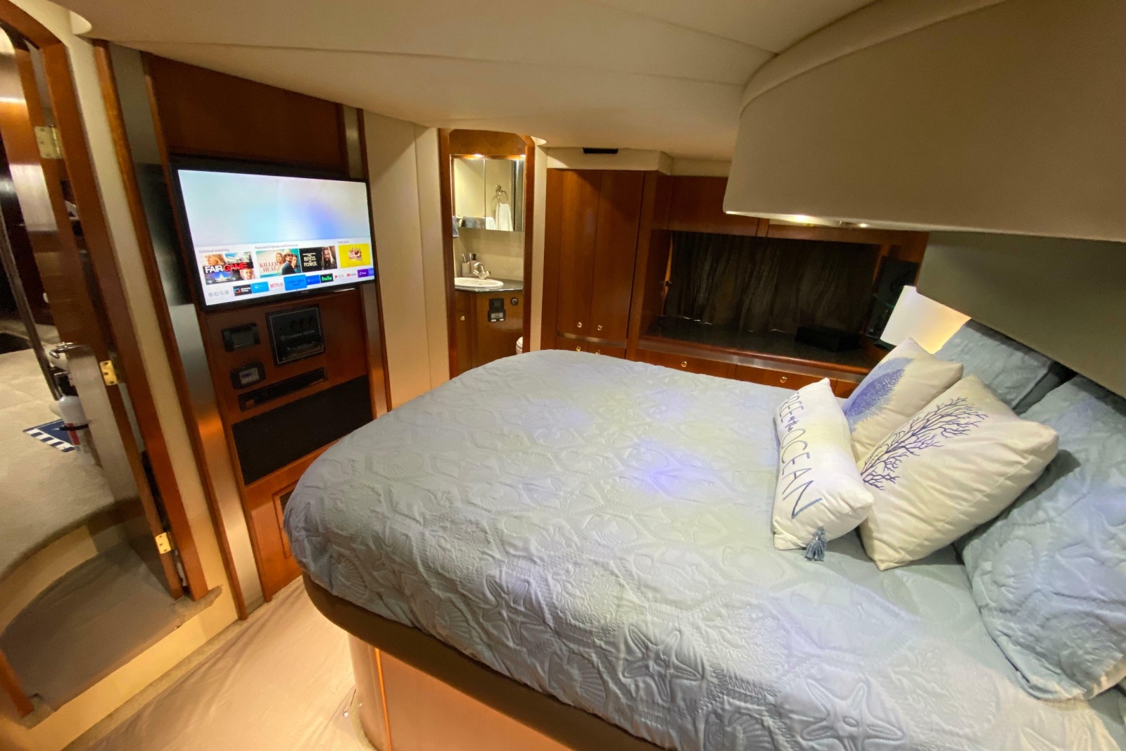 2006 Cruisers Yachts 520 Express