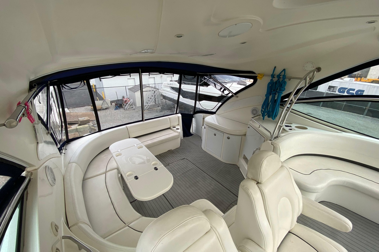 2006 Cruisers Yachts 520 Express