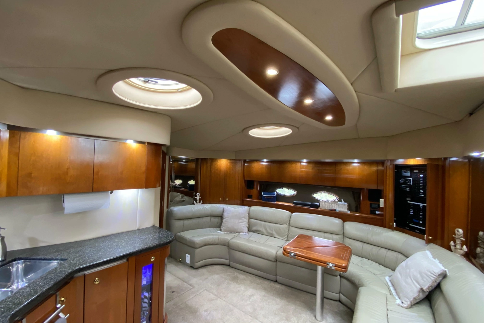 2006 Cruisers Yachts 520 Express