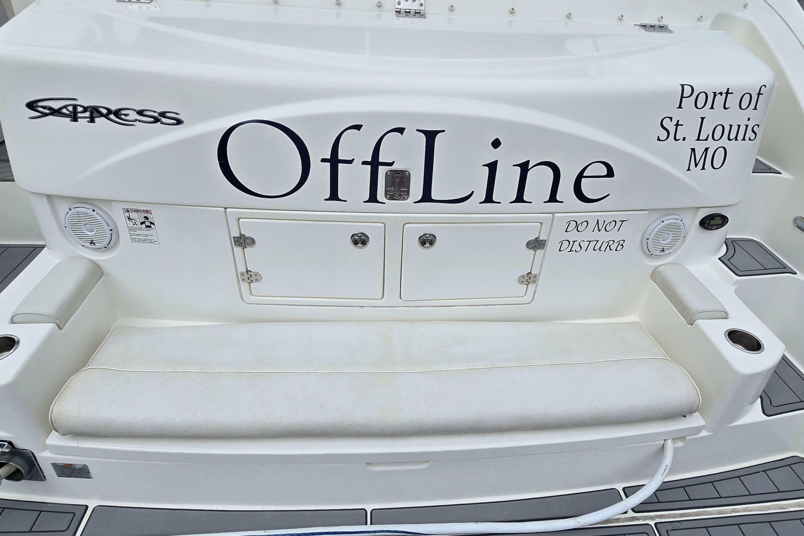2006 Cruisers Yachts 520 Express