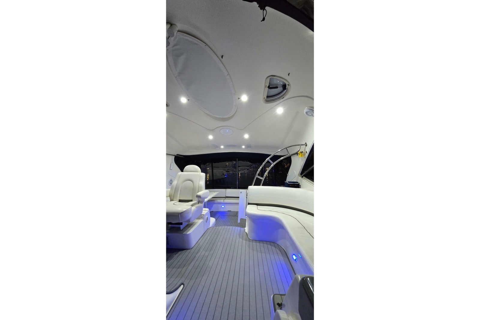 2006 Cruisers Yachts 520 Express