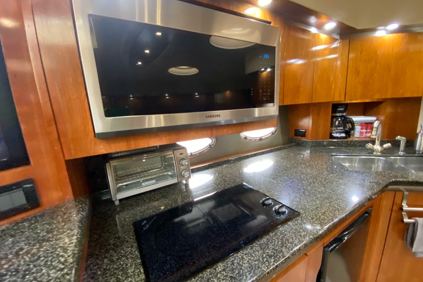 2006 Cruisers Yachts 520 Express