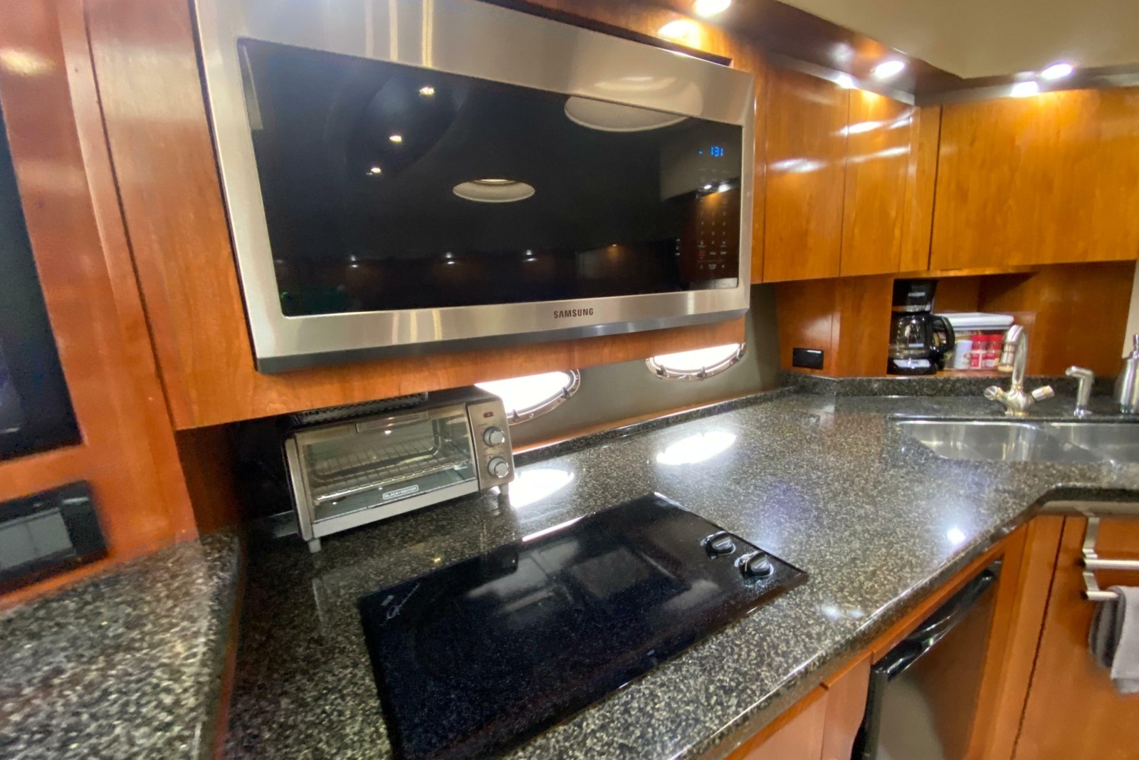 2006 Cruisers Yachts 520 Express