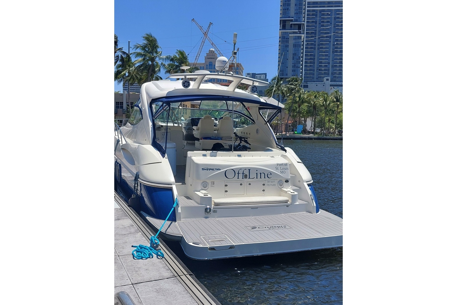 2006 Cruisers Yachts 520 Express