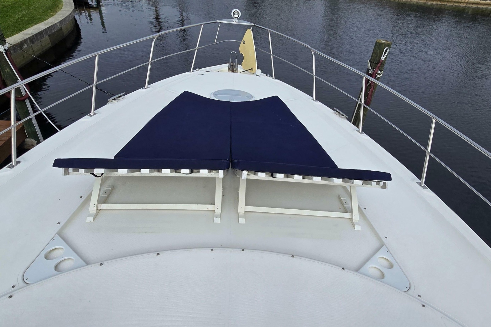 2006 Cruisers Yachts 520 Express