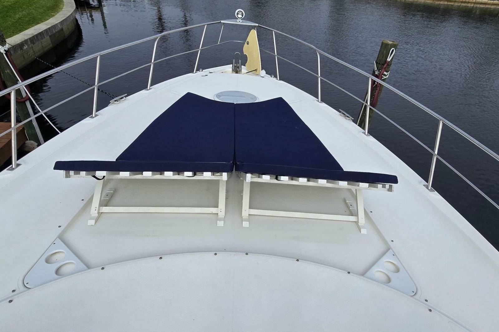 2006 Cruisers Yachts 520 Express