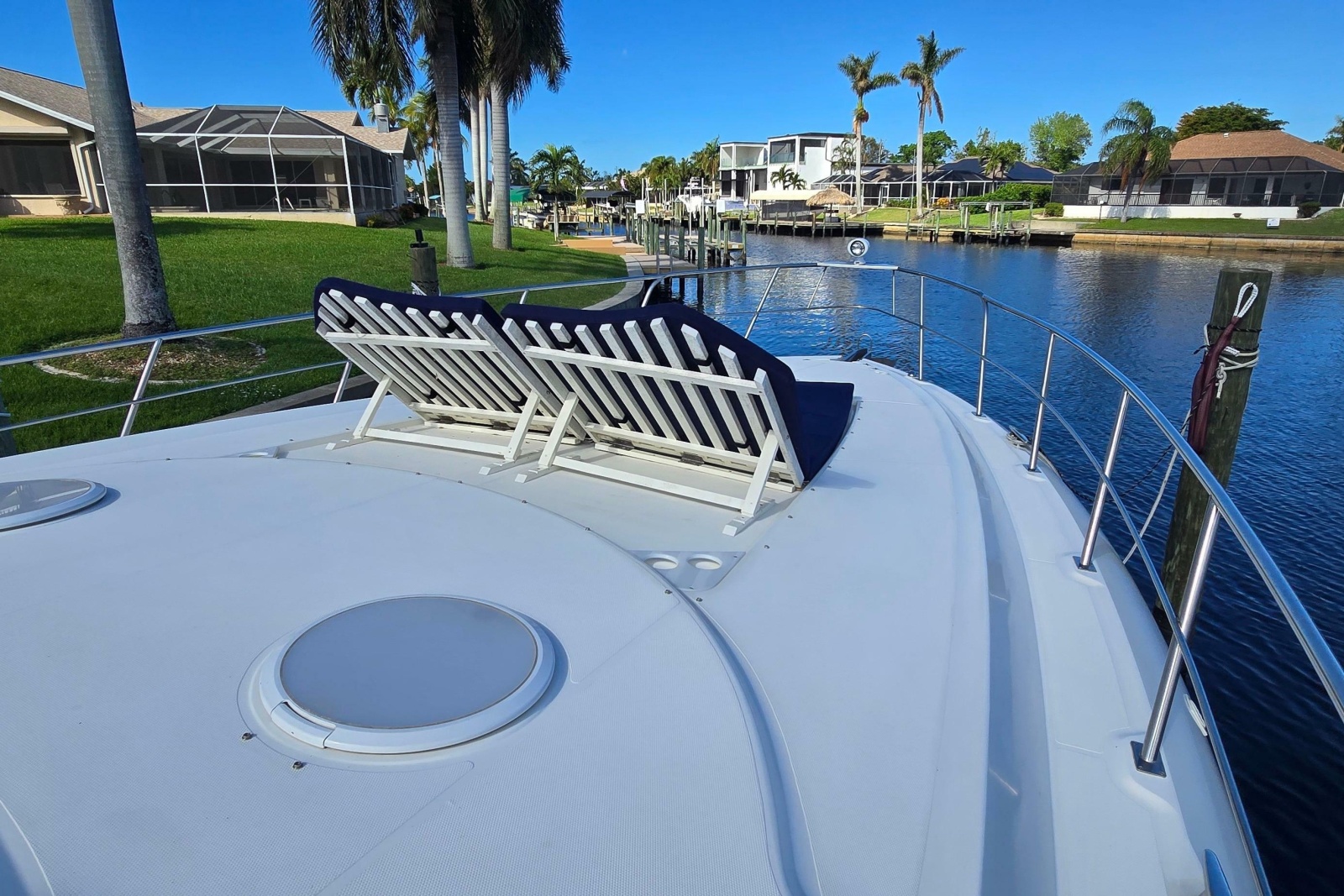 2006 Cruisers Yachts 520 Express
