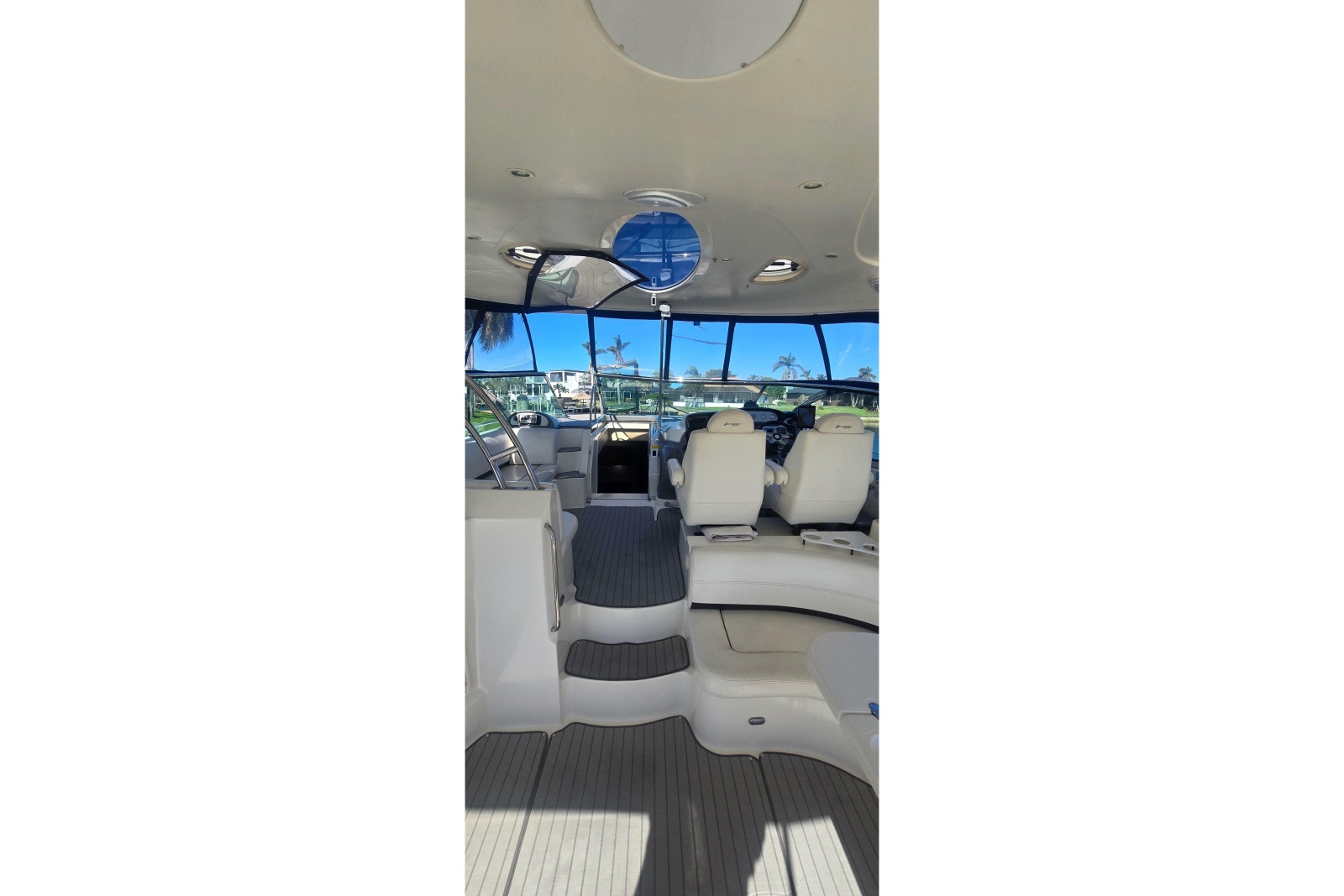 2006 Cruisers Yachts 520 Express