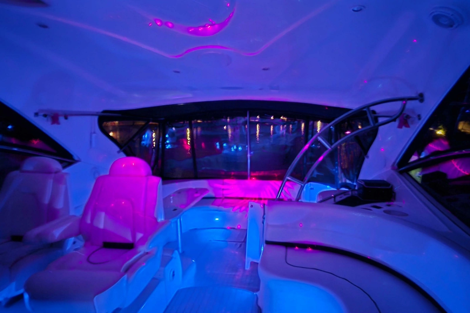 2006 Cruisers Yachts 520 Express