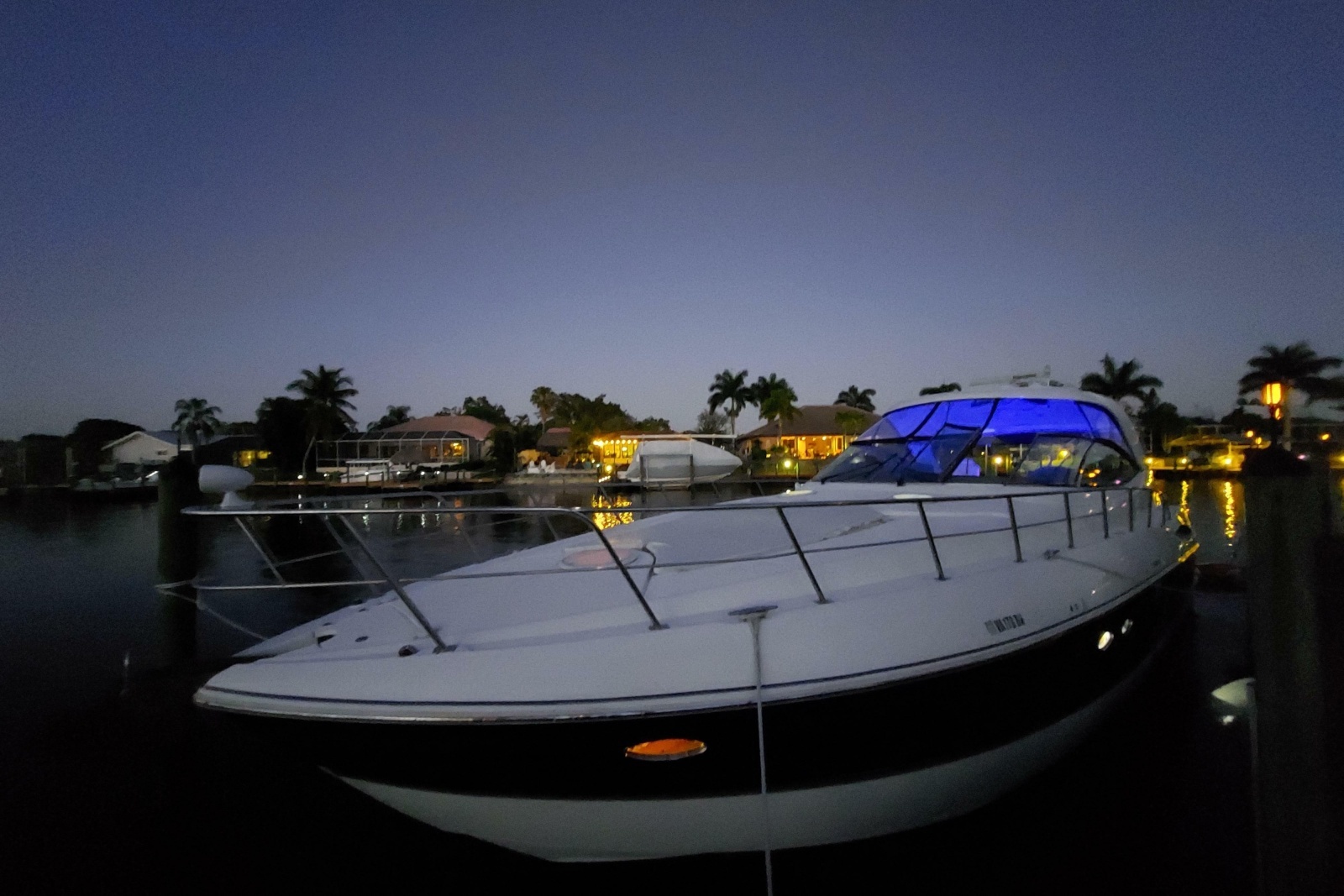 2006 Cruisers Yachts 520 Express