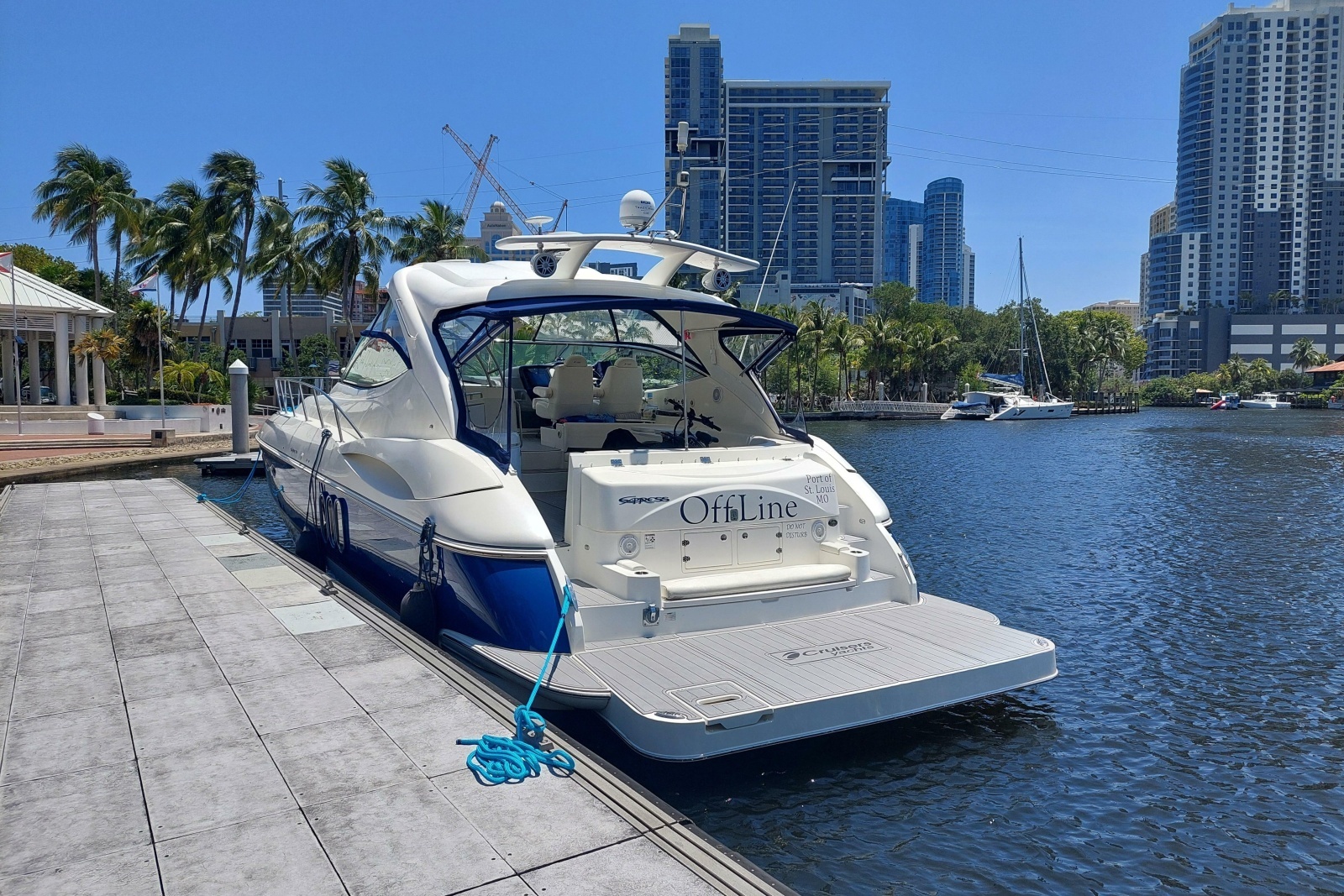 2006 Cruisers Yachts 520 Express