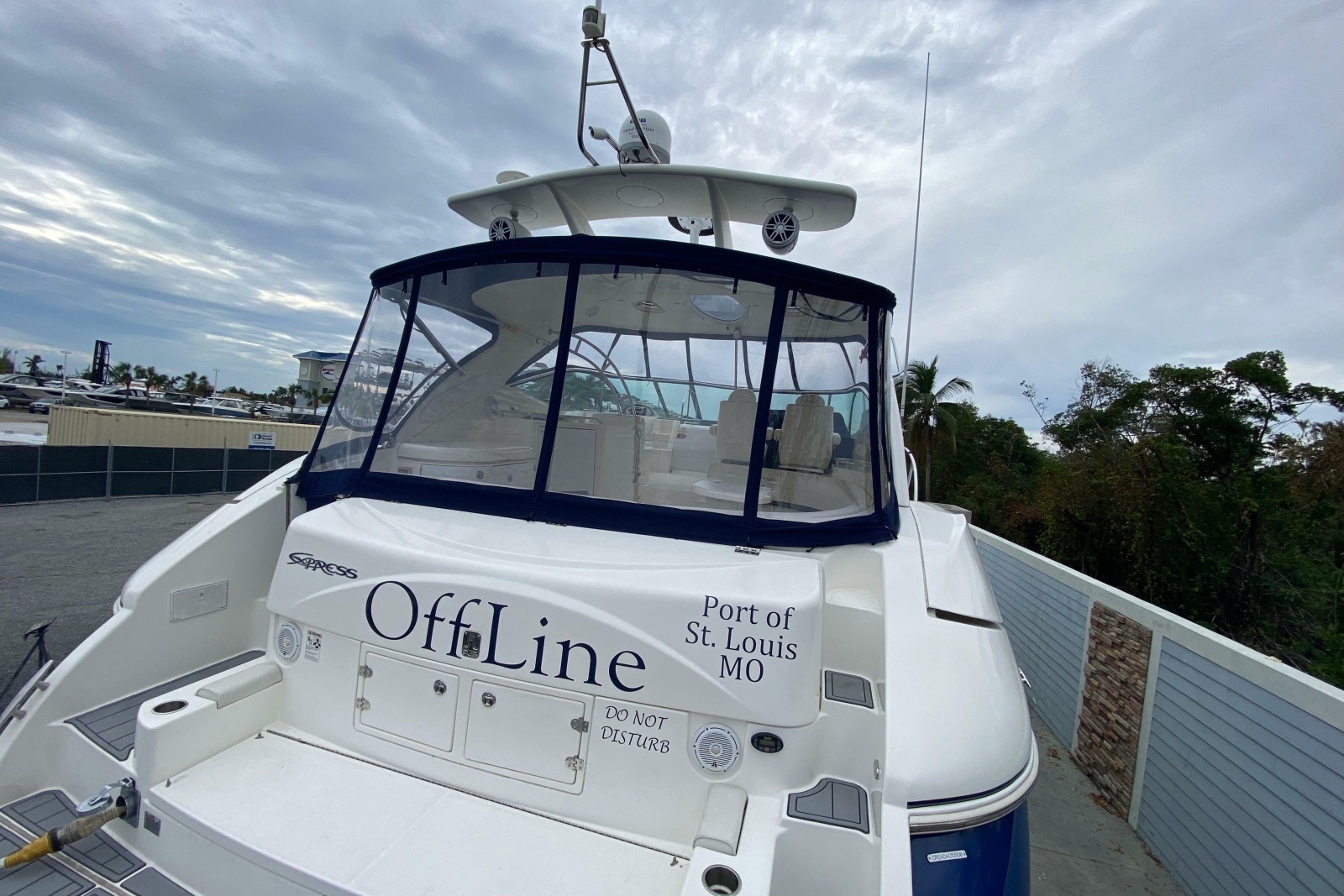 2006 Cruisers Yachts 520 Express